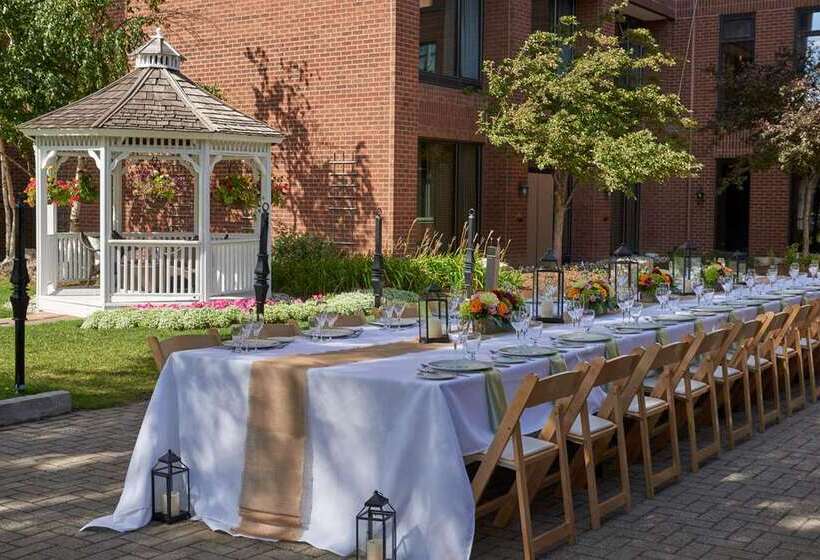 אתר נופש Hilton Mississauga/meadowvale