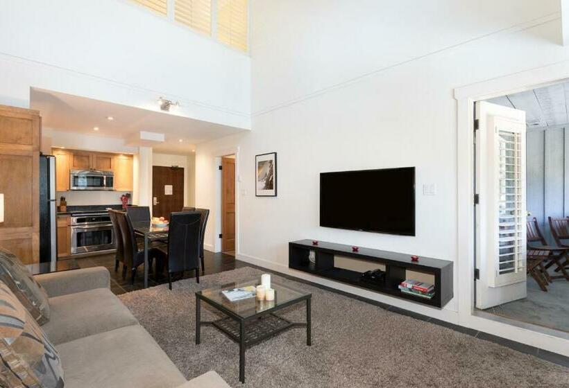 Bright Suite At Ski In/out Glacier Lodge!