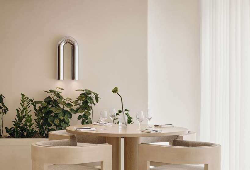 Vogue Hotel Montreal Downtown, Curio Collection By Hilton