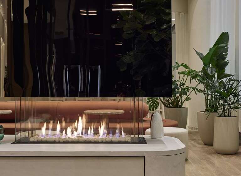 Vogue Hotel Montreal Downtown, Curio Collection By Hilton