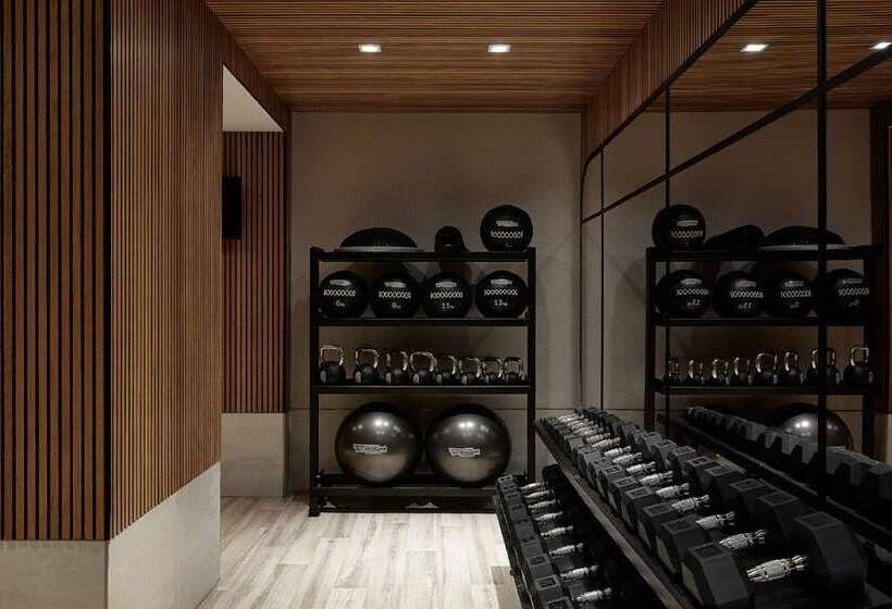 Vogue Hotel Montreal Downtown, Curio Collection By Hilton