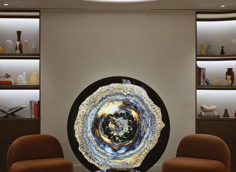 Vogue Hotel Montreal Downtown, Curio Collection By Hilton