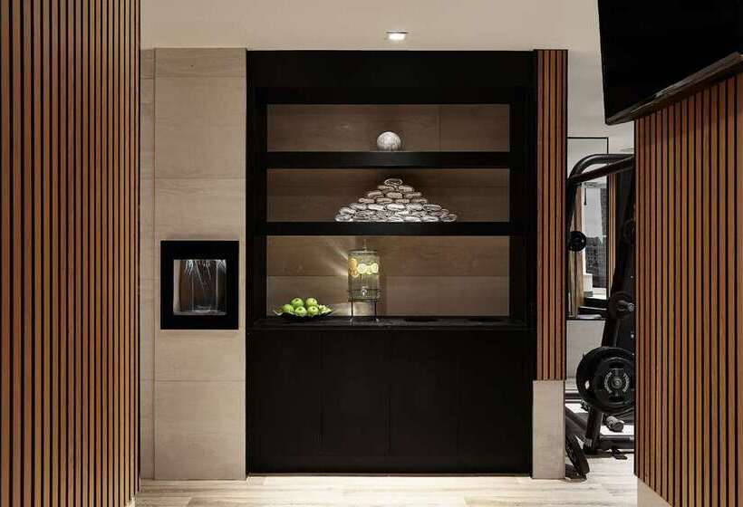 Vogue Hotel Montreal Downtown, Curio Collection By Hilton