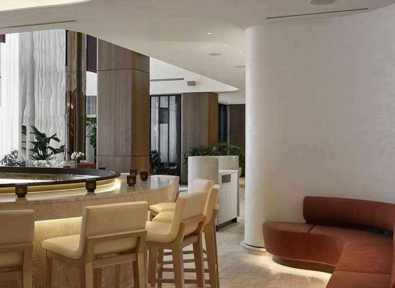 Vogue Hotel Montreal Downtown, Curio Collection By Hilton