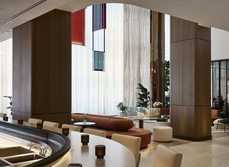 Vogue Hotel Montreal Downtown, Curio Collection By Hilton
