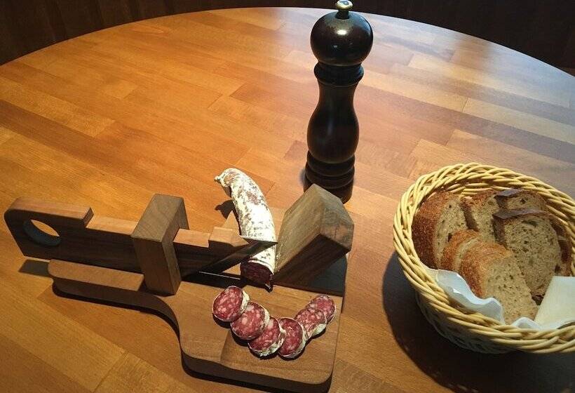 Hirschen Backpacker Hotel & Pub