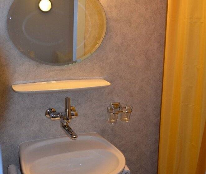 Hirschen Backpacker Hotel & Pub