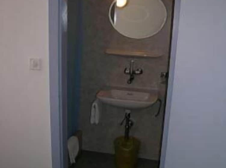 Hirschen Backpacker Hotel & Pub