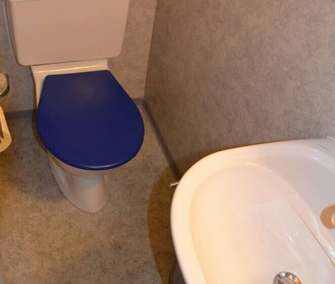 Hirschen Backpacker Hotel & Pub