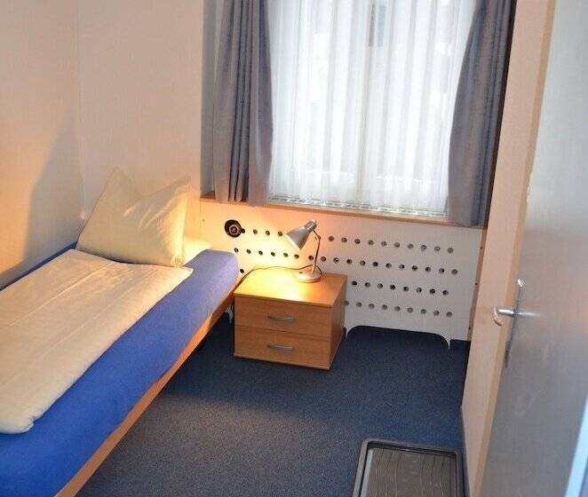 Hirschen Backpacker Hotel & Pub