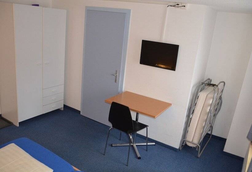 Hirschen Backpacker Hotel & Pub