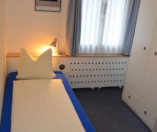 Hirschen Backpacker Hotel & Pub