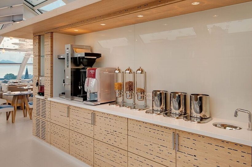 ホテル Agora Swiss Night By Fassbind