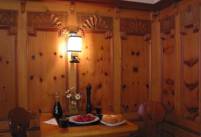 ホテル Albula & Julier