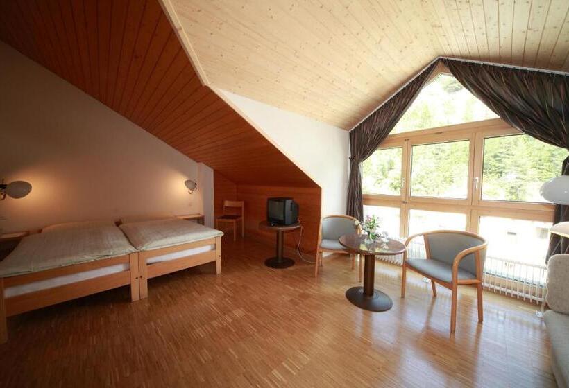 ホテル Albula & Julier