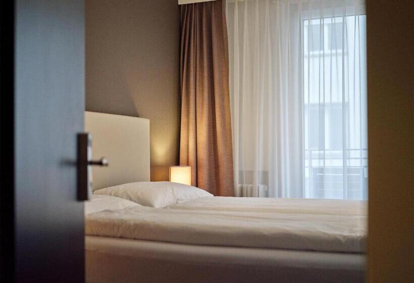 בית מלון כפרי Astoria