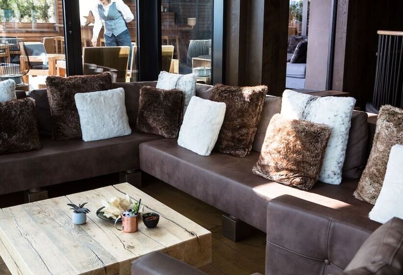 ホテル Crans Ambassador