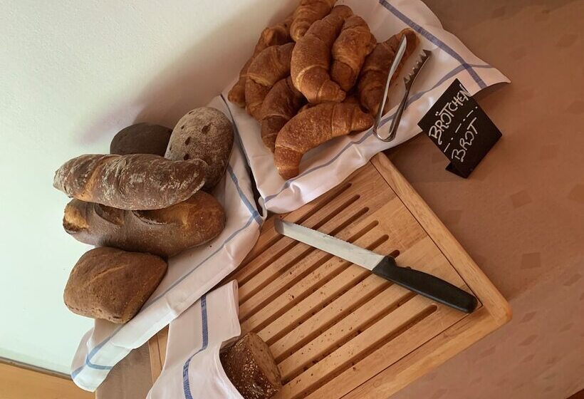 בית מלון כפרי Des Alpes