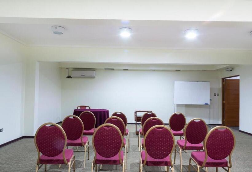 فندق Francisco De Aguirre