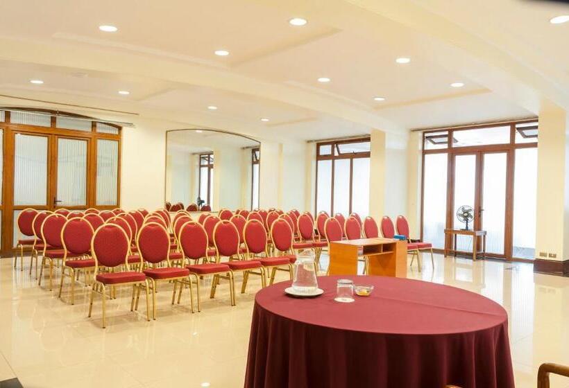 فندق Francisco De Aguirre