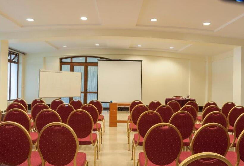 فندق Francisco De Aguirre