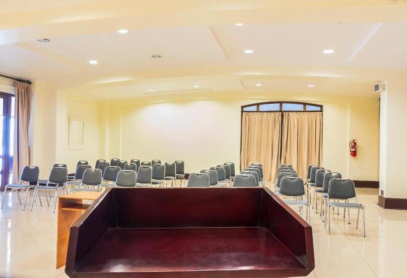 فندق Francisco De Aguirre