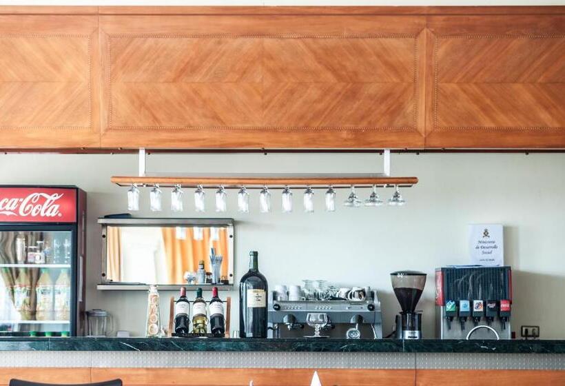 فندق Francisco De Aguirre