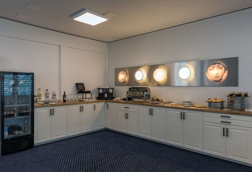 Hilton Geneva Hotel And Conference Centre