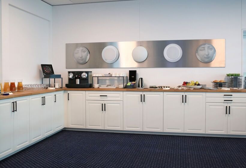 Hilton Geneva Hotel And Conference Centre