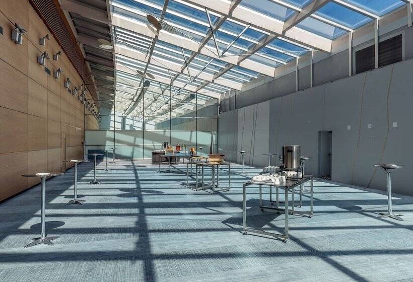 Hilton Geneva Hotel And Conference Centre