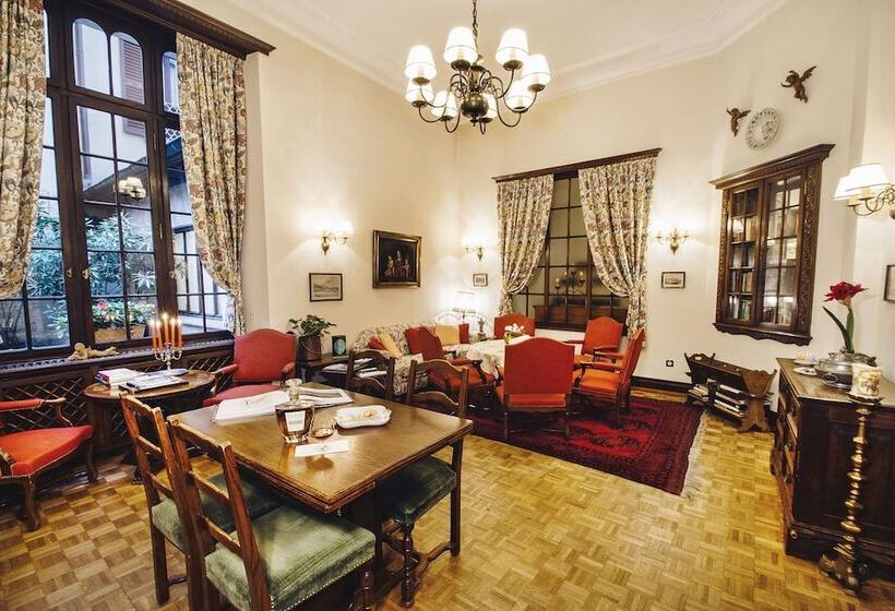 호텔 International Au Lac Historic Lakeside