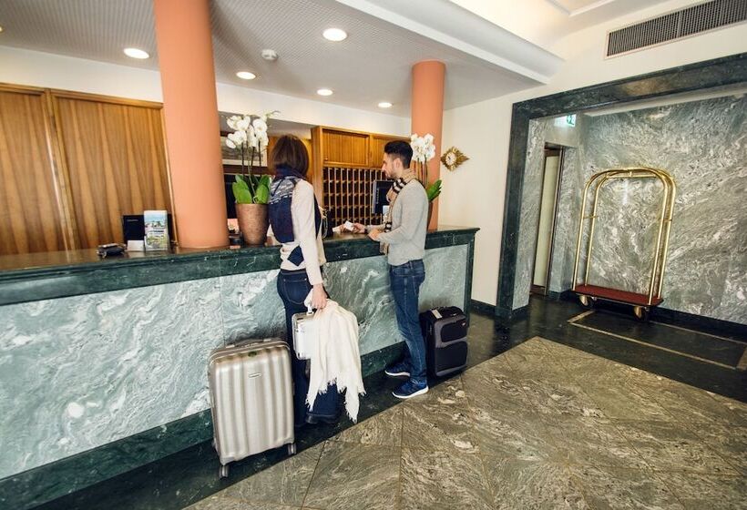 호텔 International Au Lac Historic Lakeside