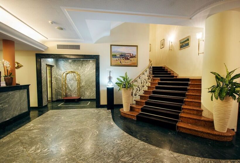 호텔 International Au Lac Historic Lakeside