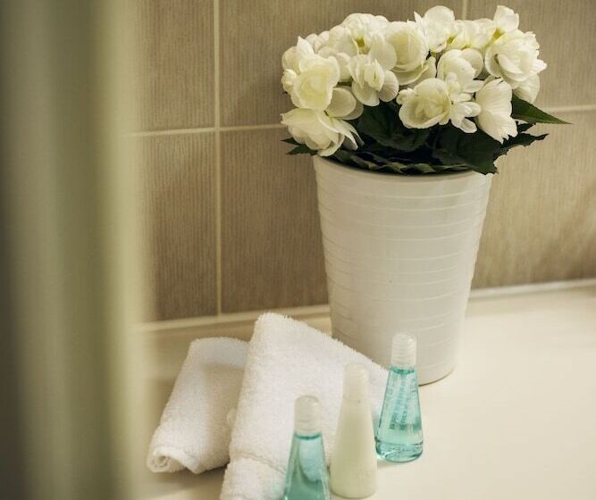 호텔 International Au Lac Historic Lakeside