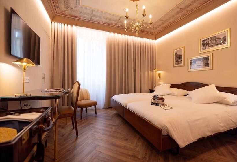 호텔 International Au Lac Historic Lakeside