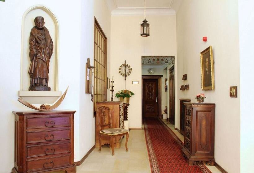 호텔 International Au Lac Historic Lakeside