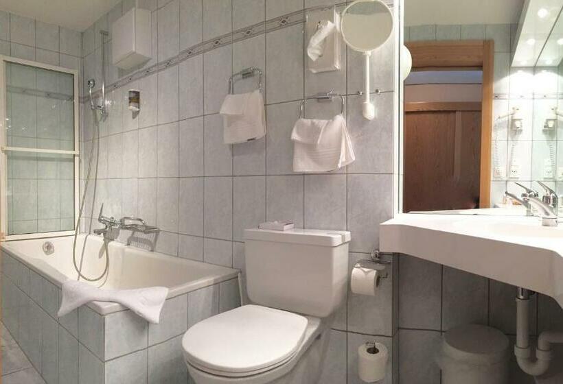 Отель Saaserhof