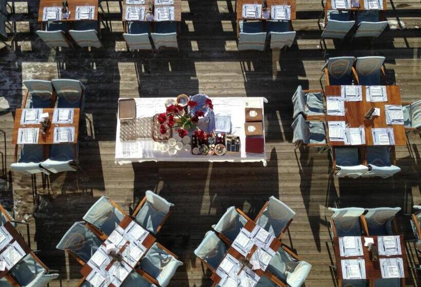 Отель Salastrains