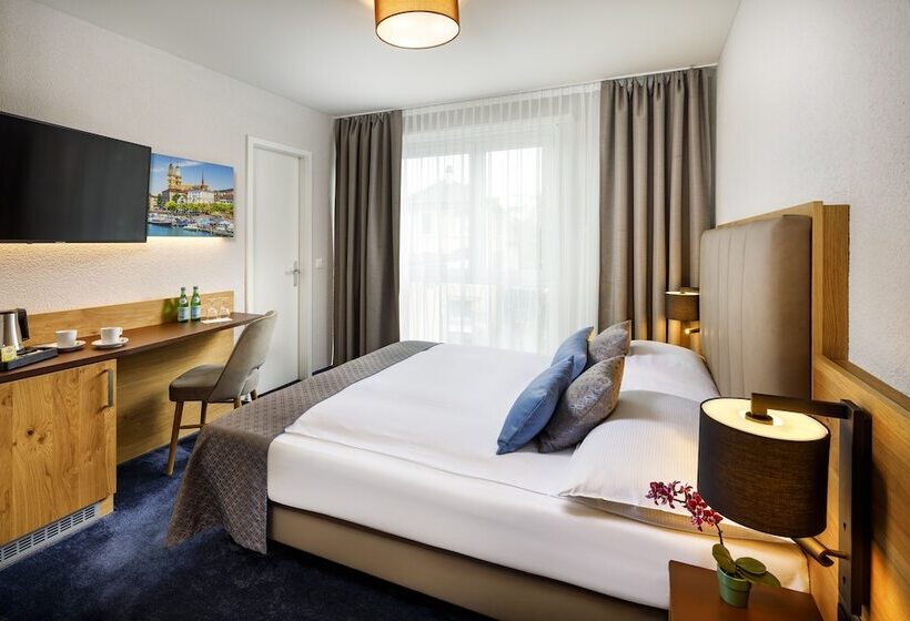 בית מלון כפרי Tivoli