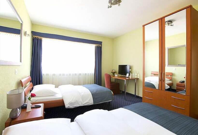 בית מלון כפרי Tivoli