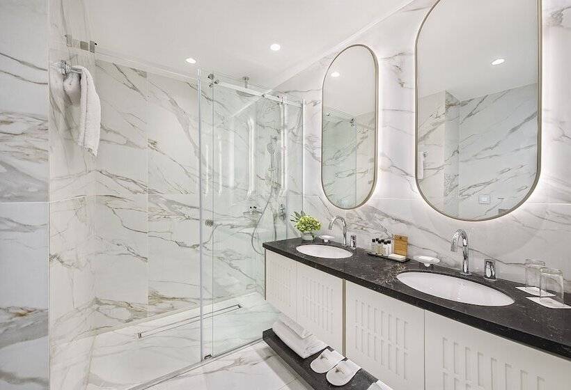 Adams Beach Hotel & Spa