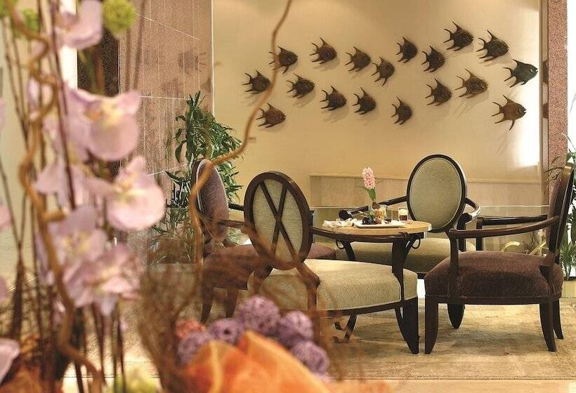 Adams Beach Hotel & Spa