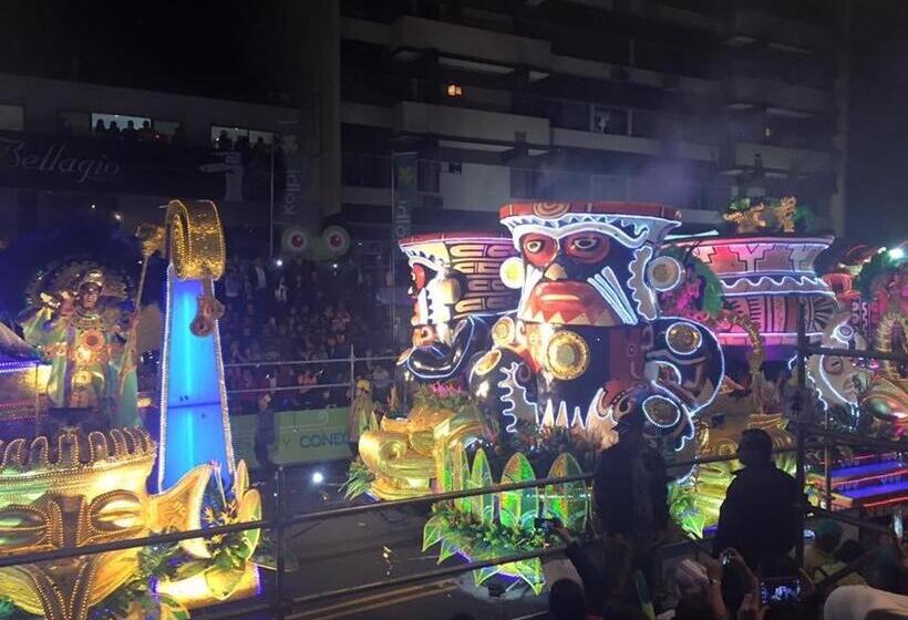 Отель Ambassador