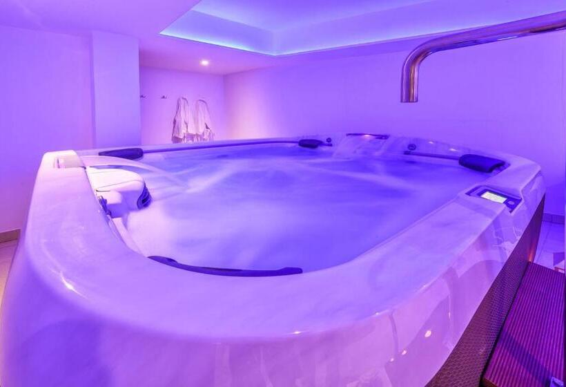 فندق Asterias Beach