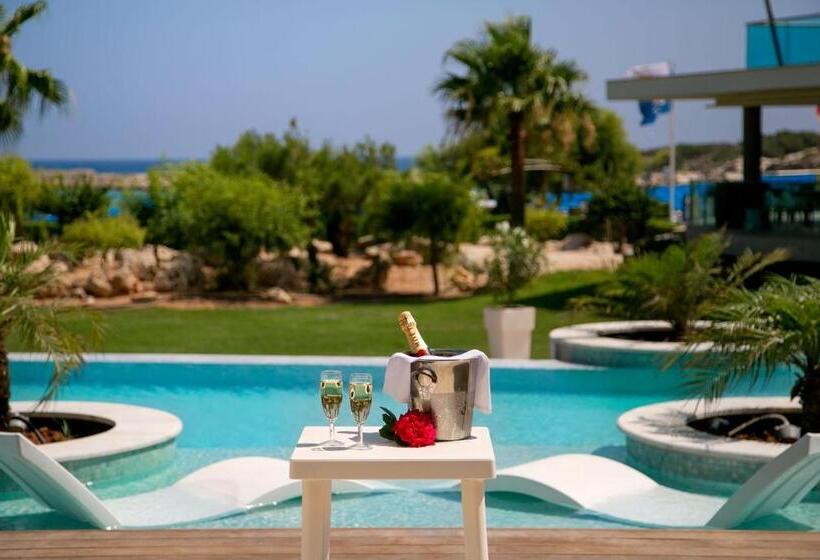 فندق Asterias Beach