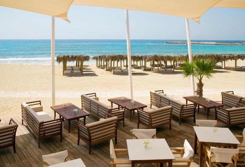هتل Asterias Beach