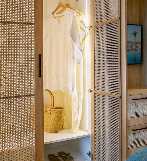 فندق Asterias Beach