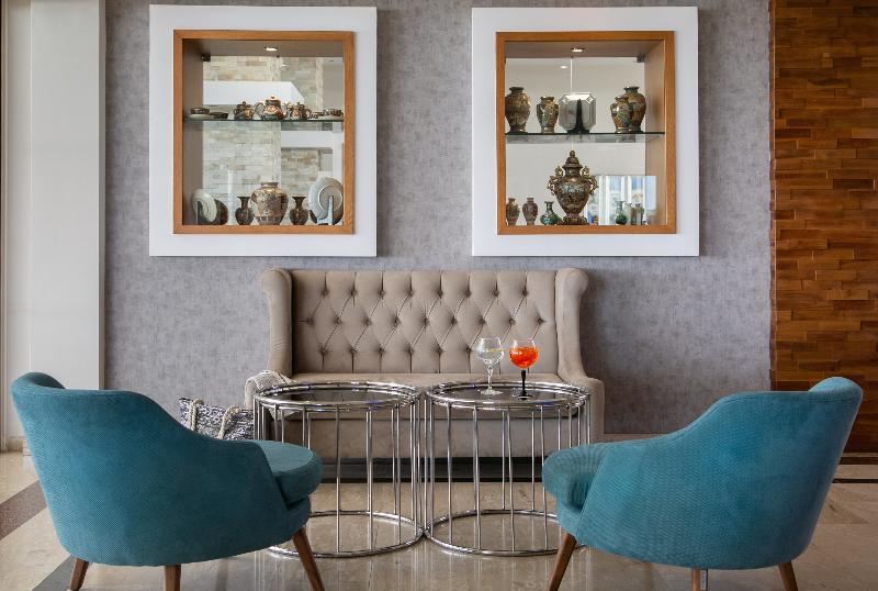 فندق Asterias Beach