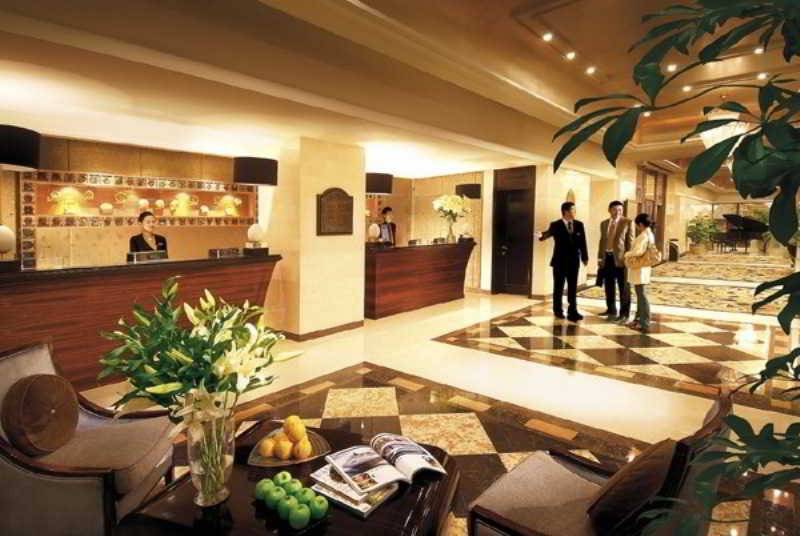 Broadway Mansions Hotel   On The Bund