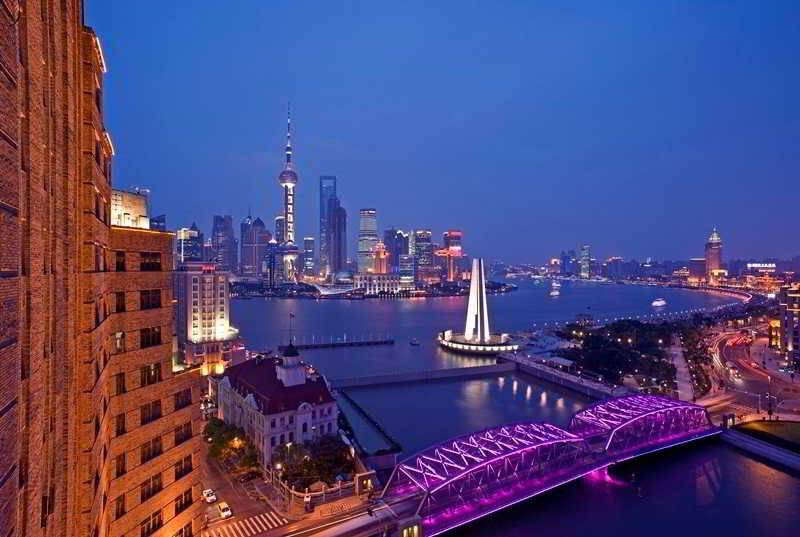 Broadway Mansions Hotel   On The Bund